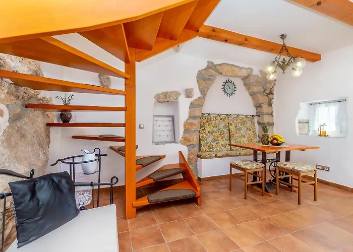 Cres Cabin Rentals