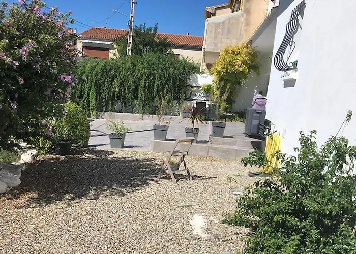 Salon-de-Provence Cabin Rentals