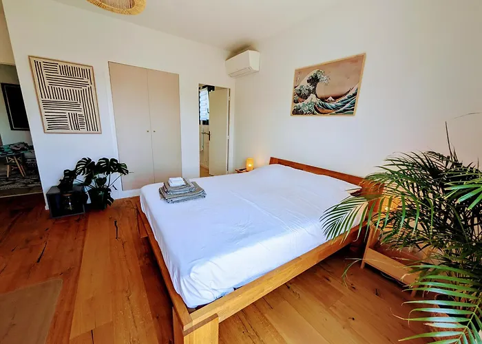 Villeneuve-Loubet Cabin Rentals