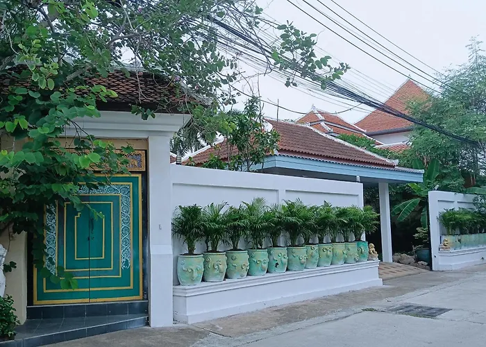 Jomtien Beach Cabin Rentals